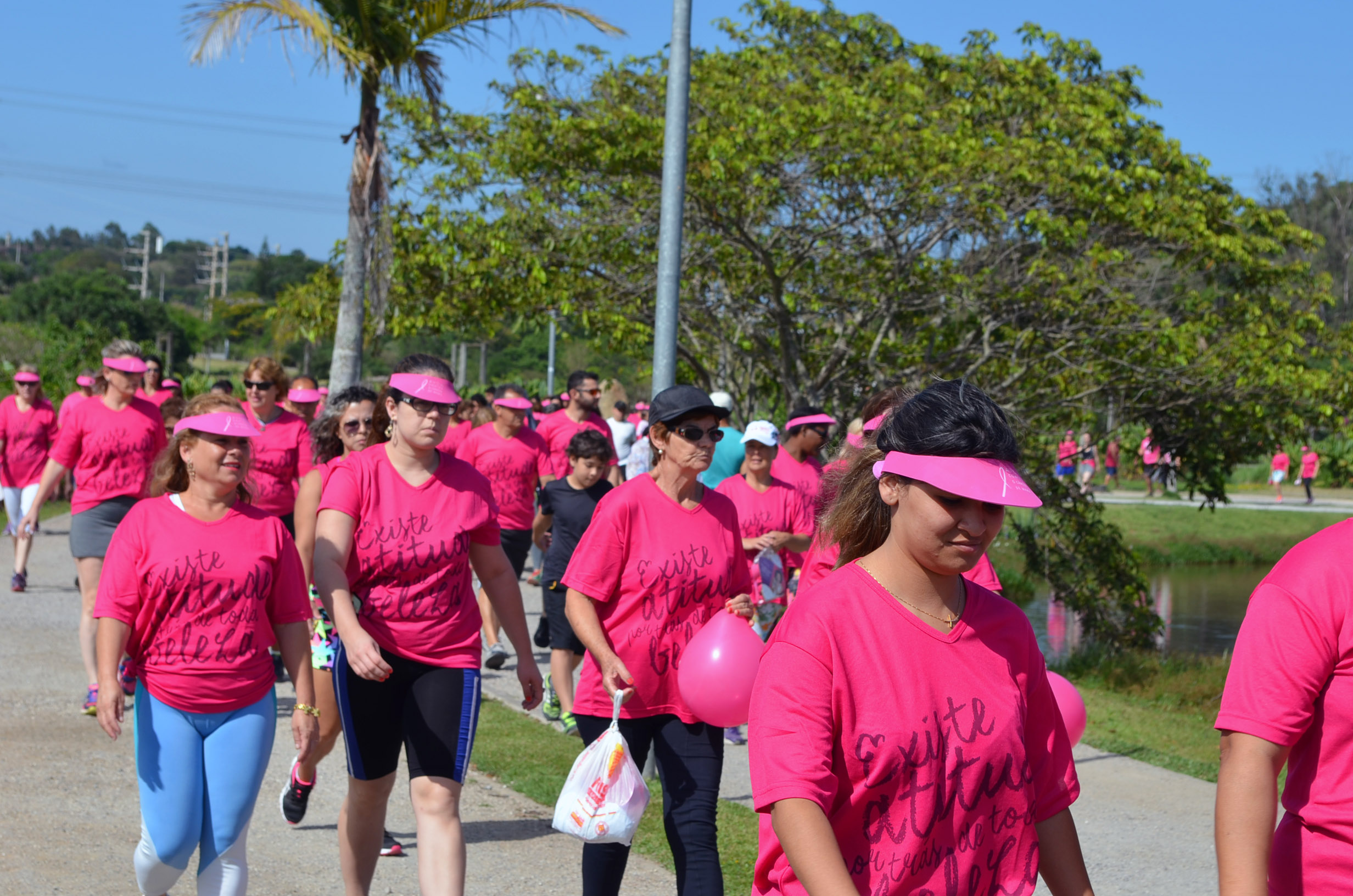 Caminhada e zumba agitam Parque Luis Latorre