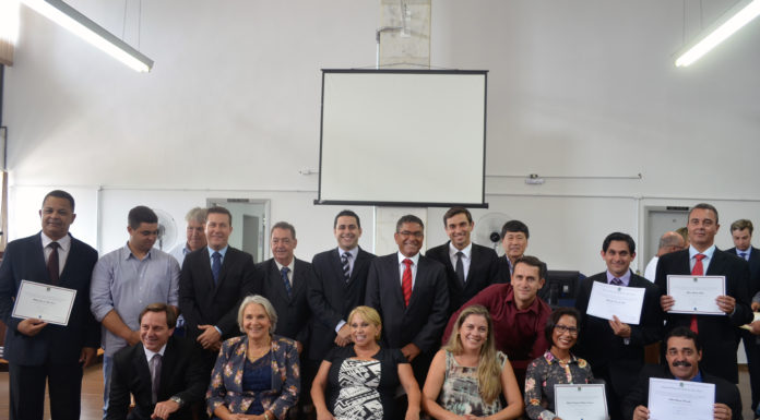 Vereadores eleitos para a próxima legislatura receberam diplomas na tarde desta quarta (14)
