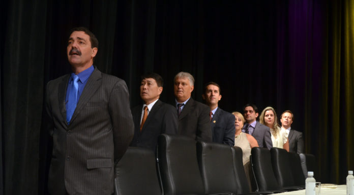 Sessão de Instalação dá posse a 17 vereadores, prefeito e vice