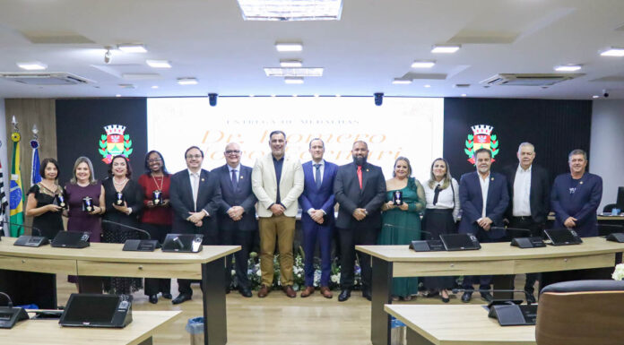 Profissionais da saúde recebem homenagem em Sessão Solene na Câmara