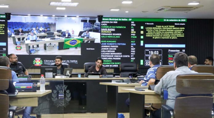 Projeto sobre defesa dos direitos da comunidade LGBTQIA+ é aprovado em primeiro turno