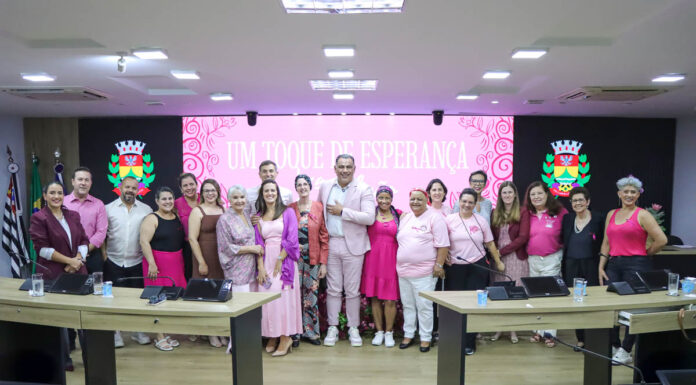 Outubro Rosa: Exposição “Um Toque de Esperança” é aberta na Câmara