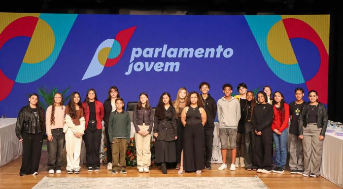 Parlamento Jovem de Itatiba tem 19 estudantes diplomados em Sessão Solene